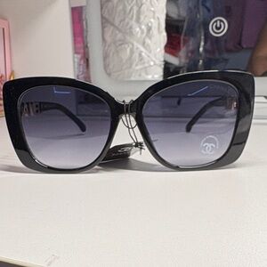 Chic Black Gradient Sunglasses